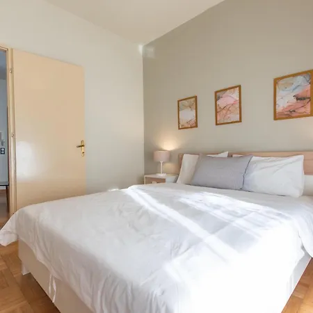 Houseloft Rotunda Getaway Apartment